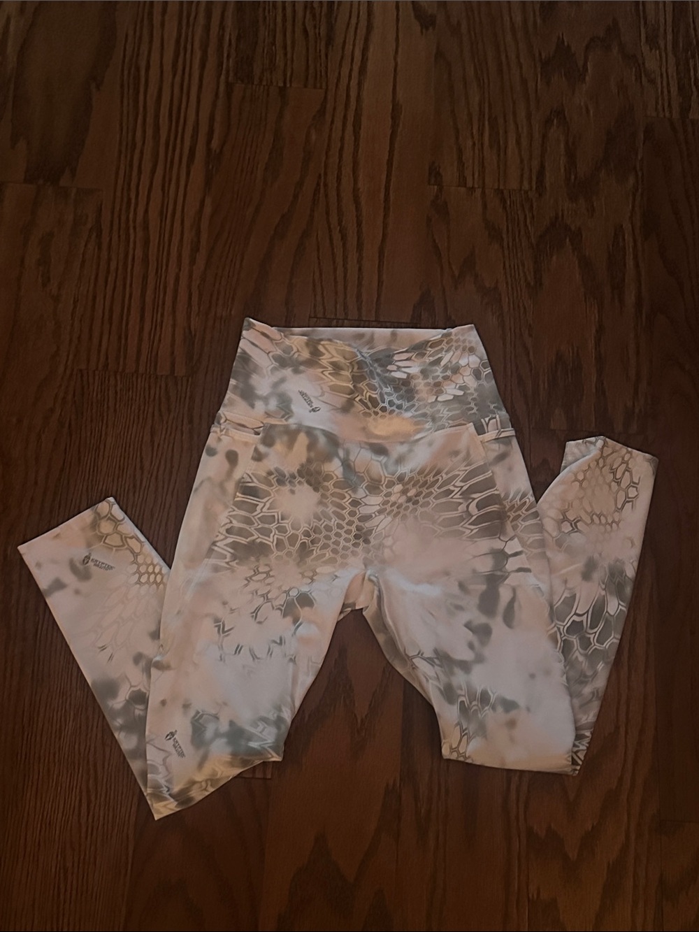 Born Primitive Neutral Tie-Dye High-Waist Leggings in white and Gray
